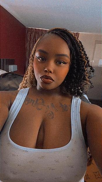Miah, 28  female escort, Odessa