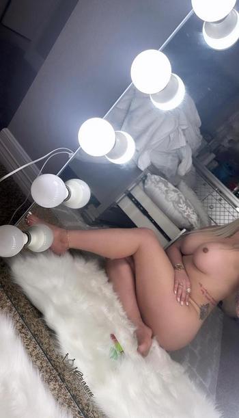 Clohe, 27  female escort, Odessa